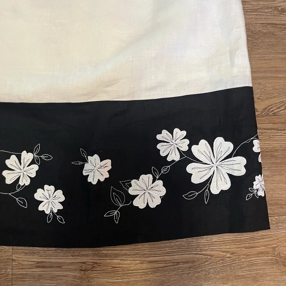 Jones New York Dress- White with Floral Seam Size: 12  PTP: 20" L: 37" - Picture 7 of 9